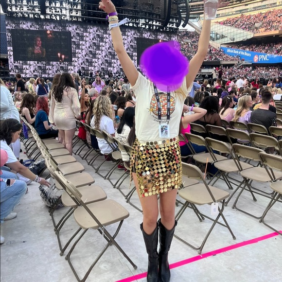 Gold sequin skirt. Perfect for Eras Tour - Picture 4 of 4